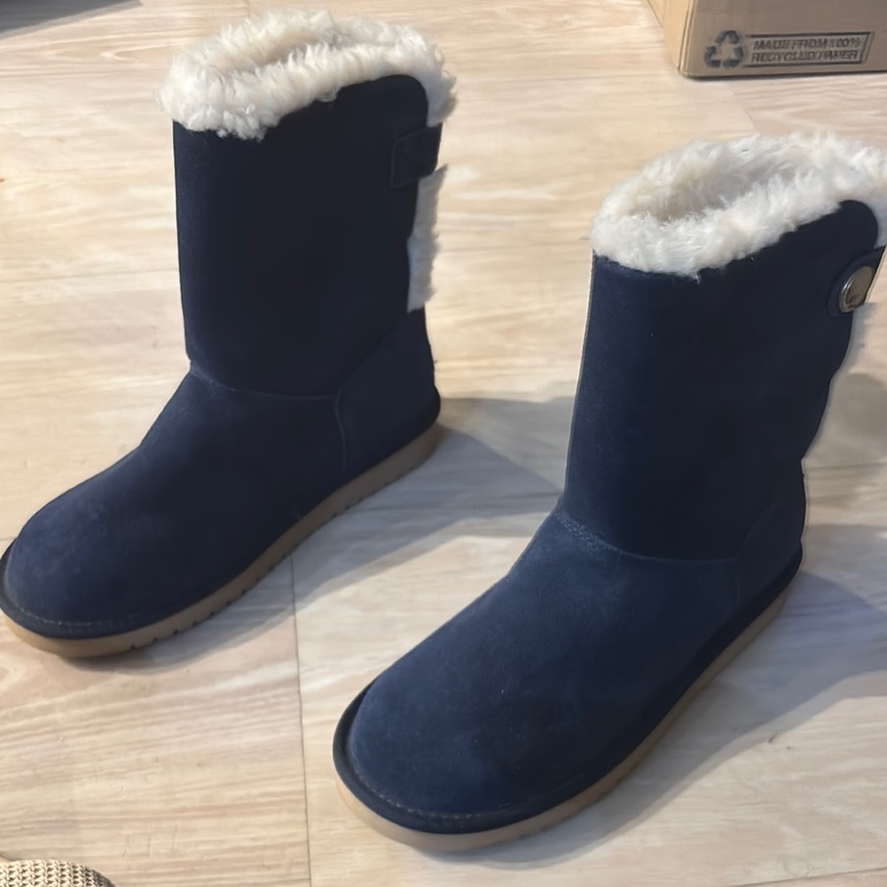 Women's Navy Shearling-Lined Boots sz 7
